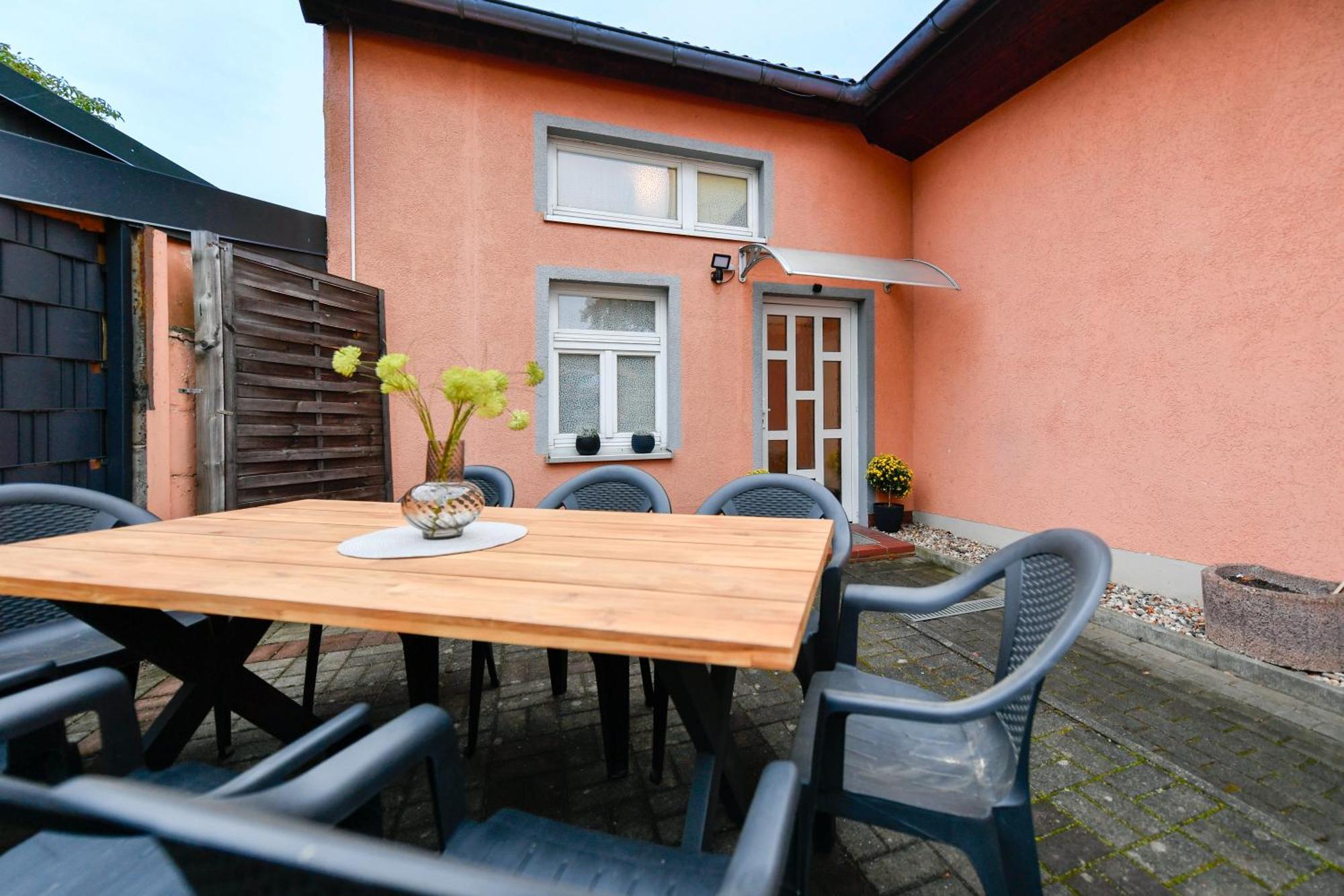 Grosses Spree Apartment, 3 Schlafzimmer Bis 10 Personen, 4X Kfz Parkplatz, Terrasse, Waschtrockner, Wlan, Netflix Cottbus Exterior foto